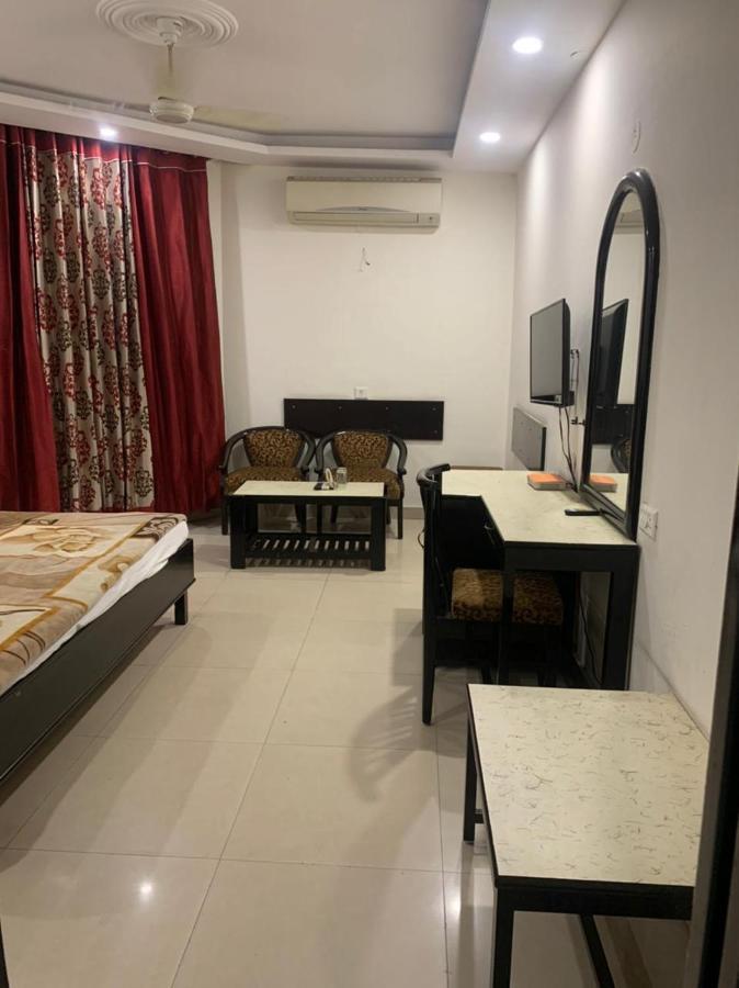 Hotel Raman'S Jagadhri ภายนอก รูปภาพ