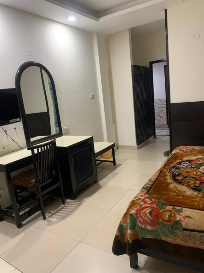 Hotel Raman'S Jagadhri ภายนอก รูปภาพ