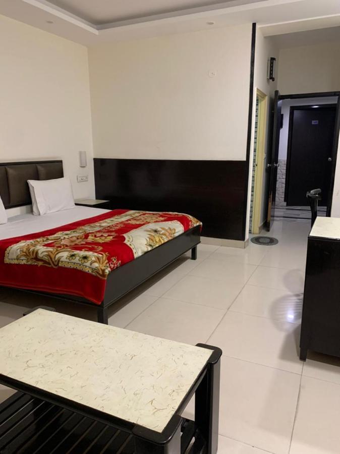 Hotel Raman'S Jagadhri ภายนอก รูปภาพ