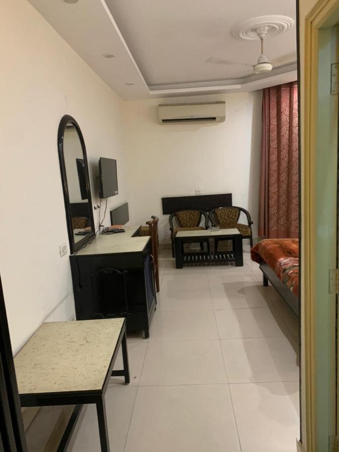 Hotel Raman'S Jagadhri ภายนอก รูปภาพ