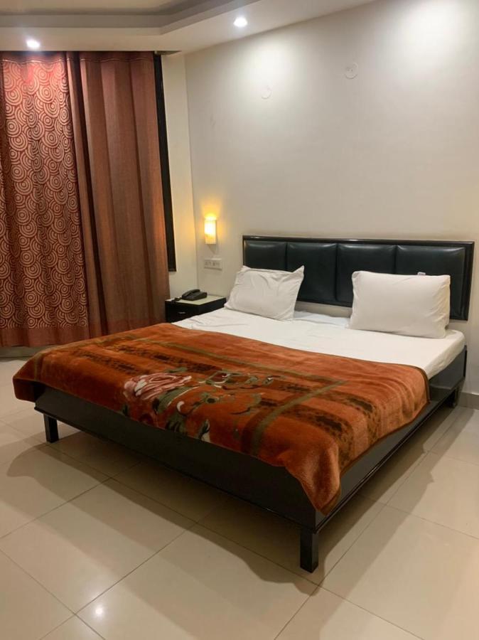 Hotel Raman'S Jagadhri ภายนอก รูปภาพ