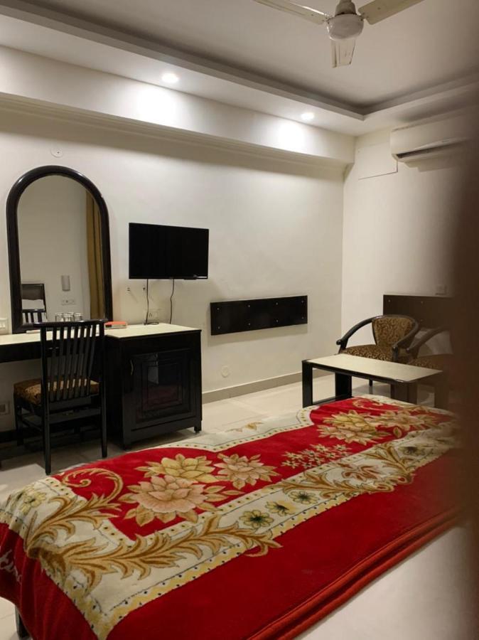Hotel Raman'S Jagadhri ภายนอก รูปภาพ