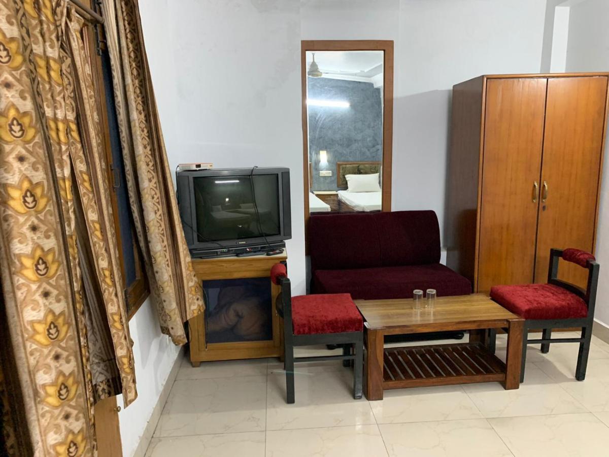 Hotel Raman'S Jagadhri ภายนอก รูปภาพ
