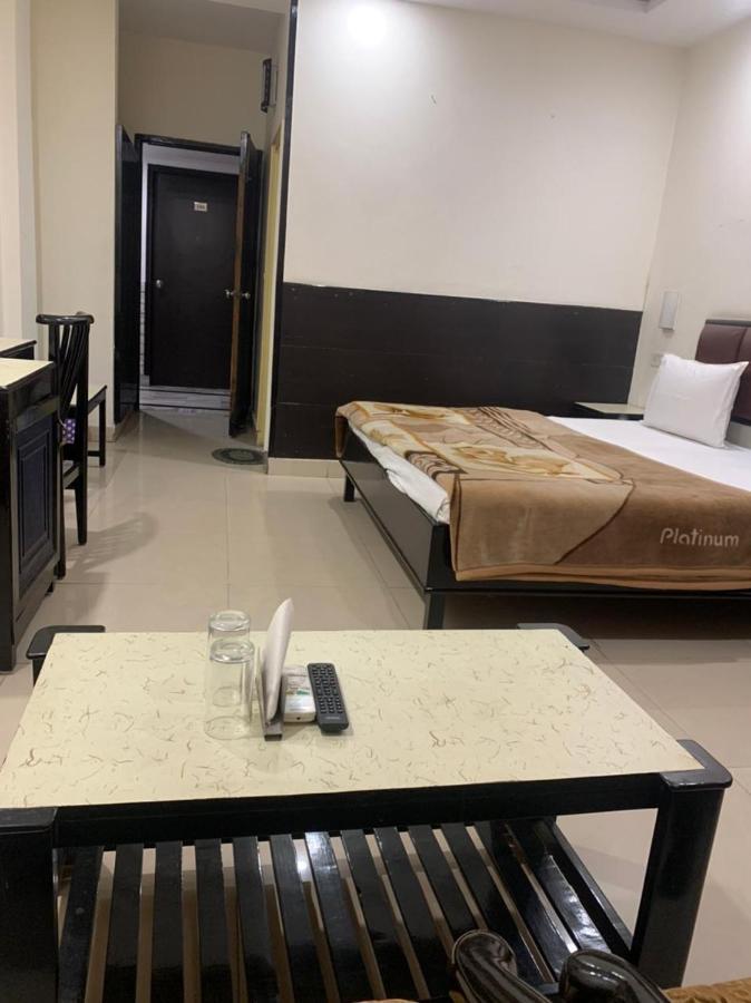 Hotel Raman'S Jagadhri ภายนอก รูปภาพ