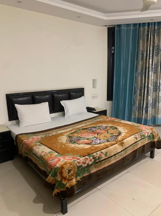 Hotel Raman'S Jagadhri ภายนอก รูปภาพ