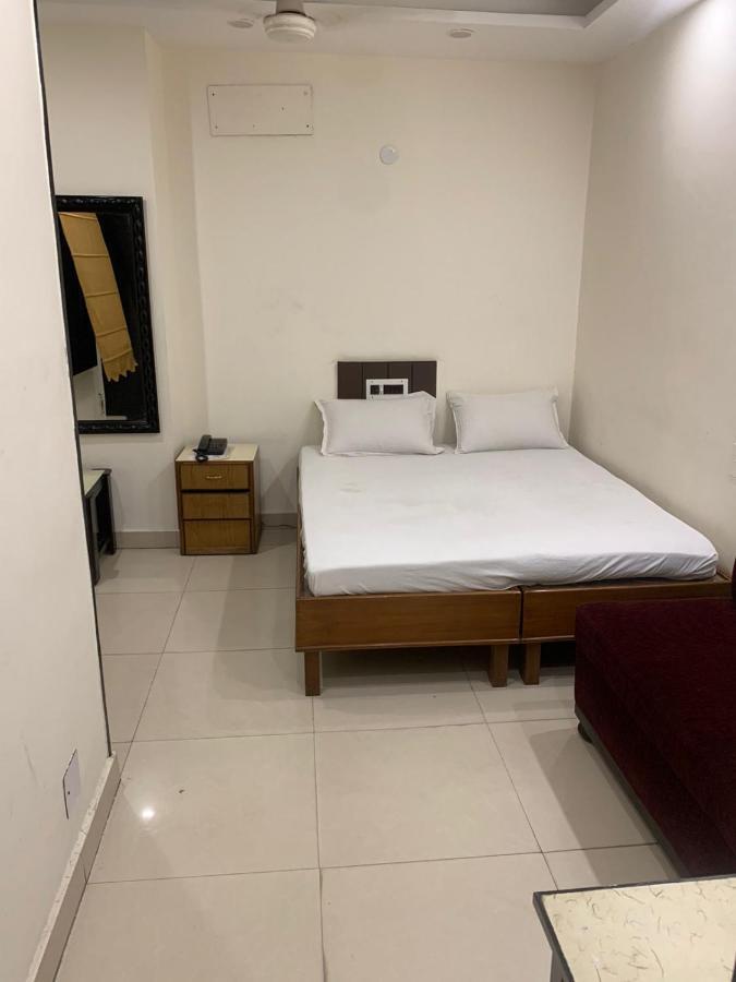 Hotel Raman'S Jagadhri ภายนอก รูปภาพ